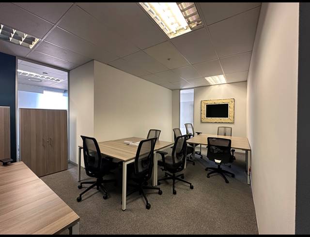 40M² CO-WORKING SPACE TO LET IN DIE HOEWES